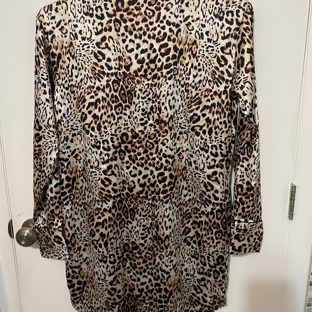 Victoria’s Secret button up
Long sleeve Satin Cheetah print nightshirt w pocket - Picture 9 of 9